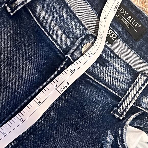 Judy Blue High Rise Distressed Boyfriend Jean.  Size 15/32 - Picture 5 of 7